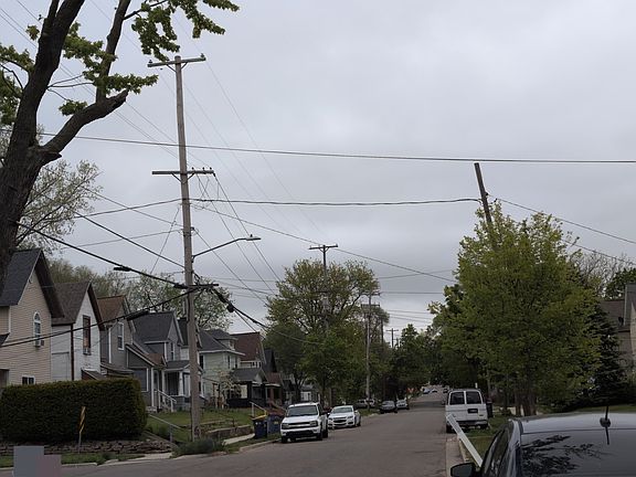 5th image of 38 Sweet St NE