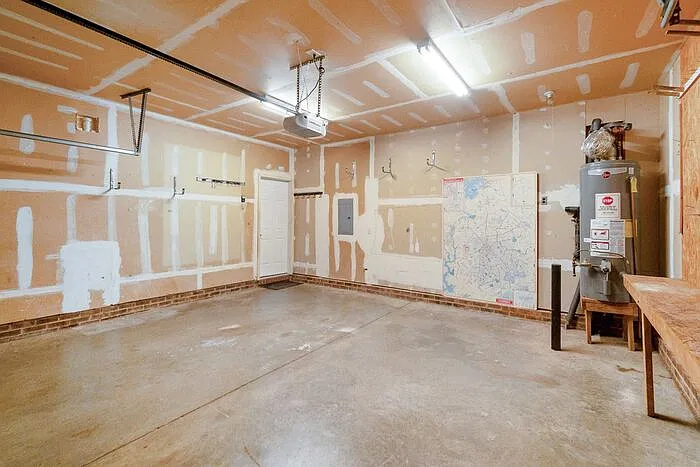 3 bed, 2.5 bath, 2042 sqft, $2,195 — Photo 4