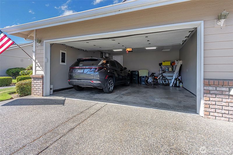 4th image of 4 Lakewood Oaks Drive