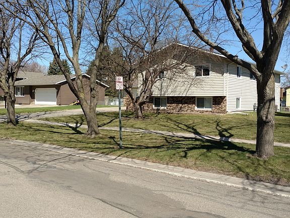 3rd image of 814 6th Ave E