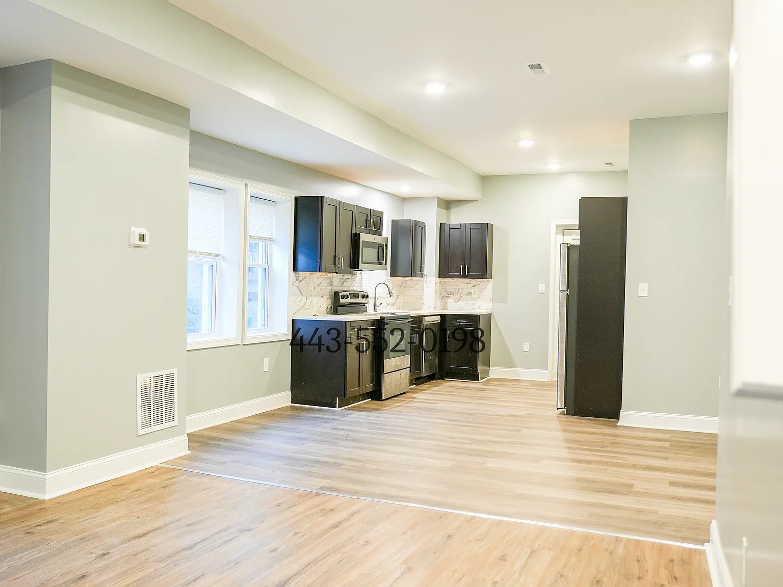 3 bed, 1.5 bath, 1200 sqft, $2,100 — Photo 3