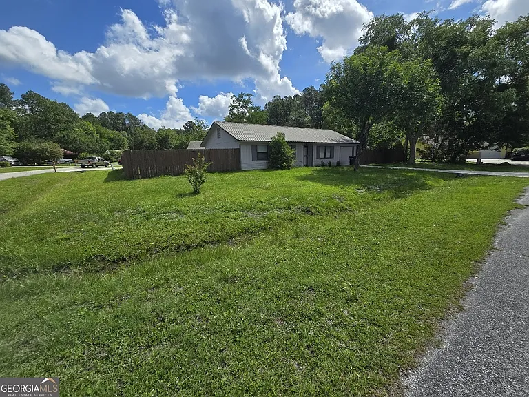 1001 Regal Rd — Photo 5