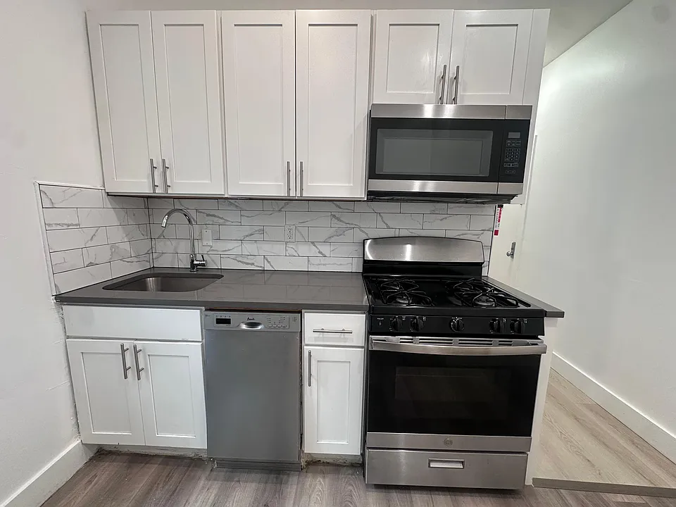 11 Gifford Ave #23E
