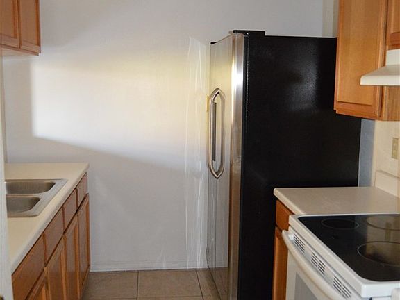 2nd image of 1413 Eisenhower Dr