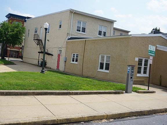 2nd image of 111 E Lancaster Ave APT 2