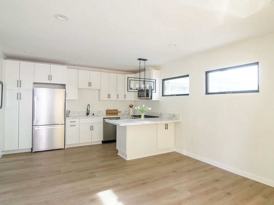 1st image of 2027 Windmill View Rd