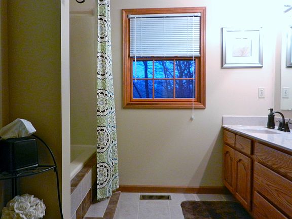 4th image of 4701 E Maxwell Ln