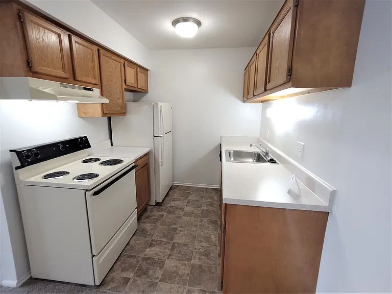 Charter Oaks Apartments — Photo 43
