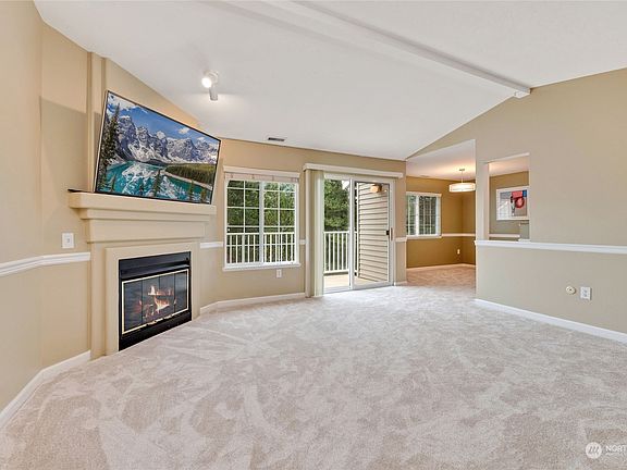5th image of 25235 SE Klahanie Boulevard #D303
