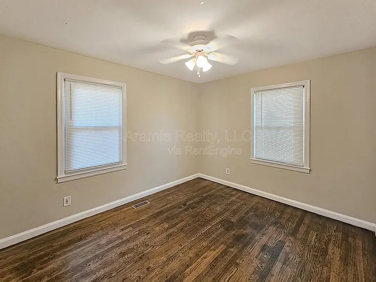 605 Green Acres Rd SE — Photo 8