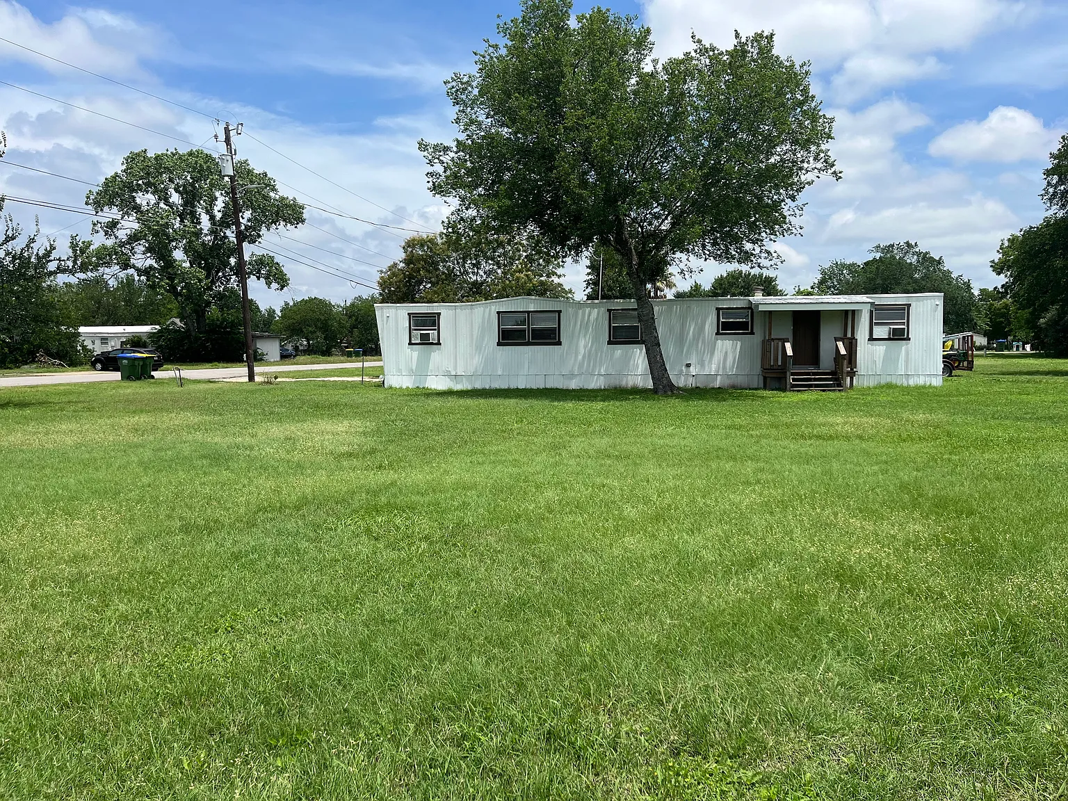 3 bed, $1,300 — Photo 2