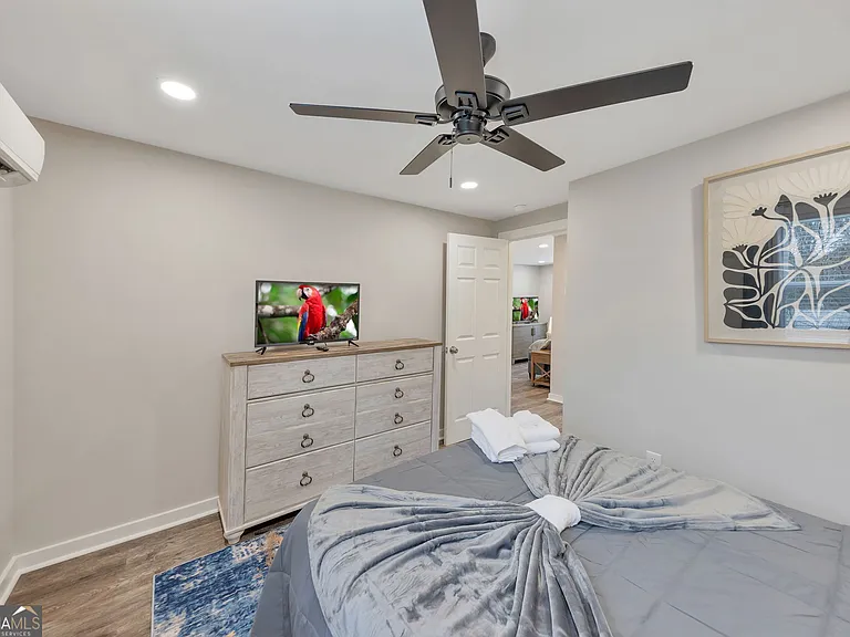 243 Georgia Ave N #B — Photo 9
