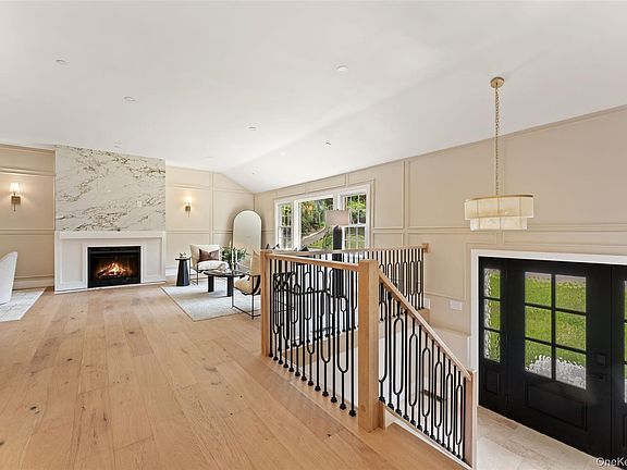3rd image of 121 Duxbury Road