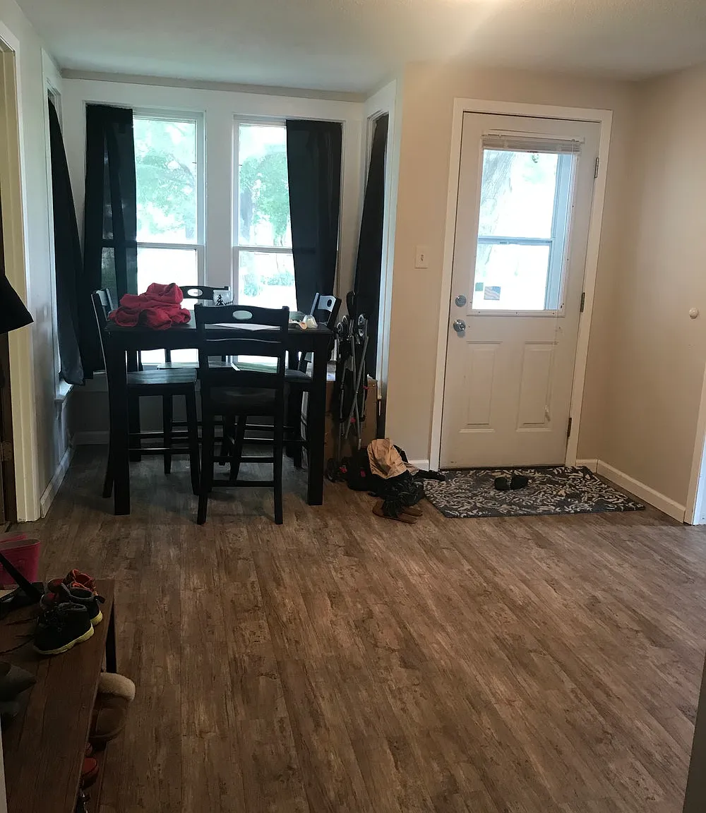 White Duplex — Photo 4