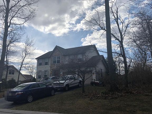 3rd image of 225 Jenny Ln
