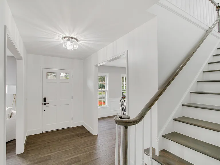 305 Mayfield St — Photo 8