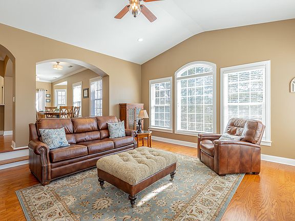 5th image of 1109 Renaissance Ct