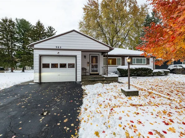 982 Gravel Rd, Webster, NY 14580