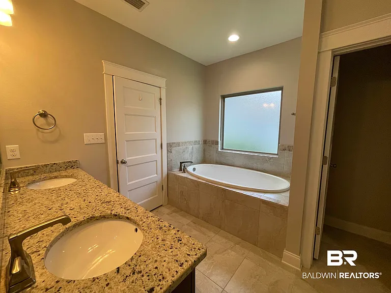 253 Hawthorne Cir — Photo 7