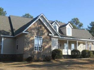 102 Stone Edge Dr, Gray, GA 31032