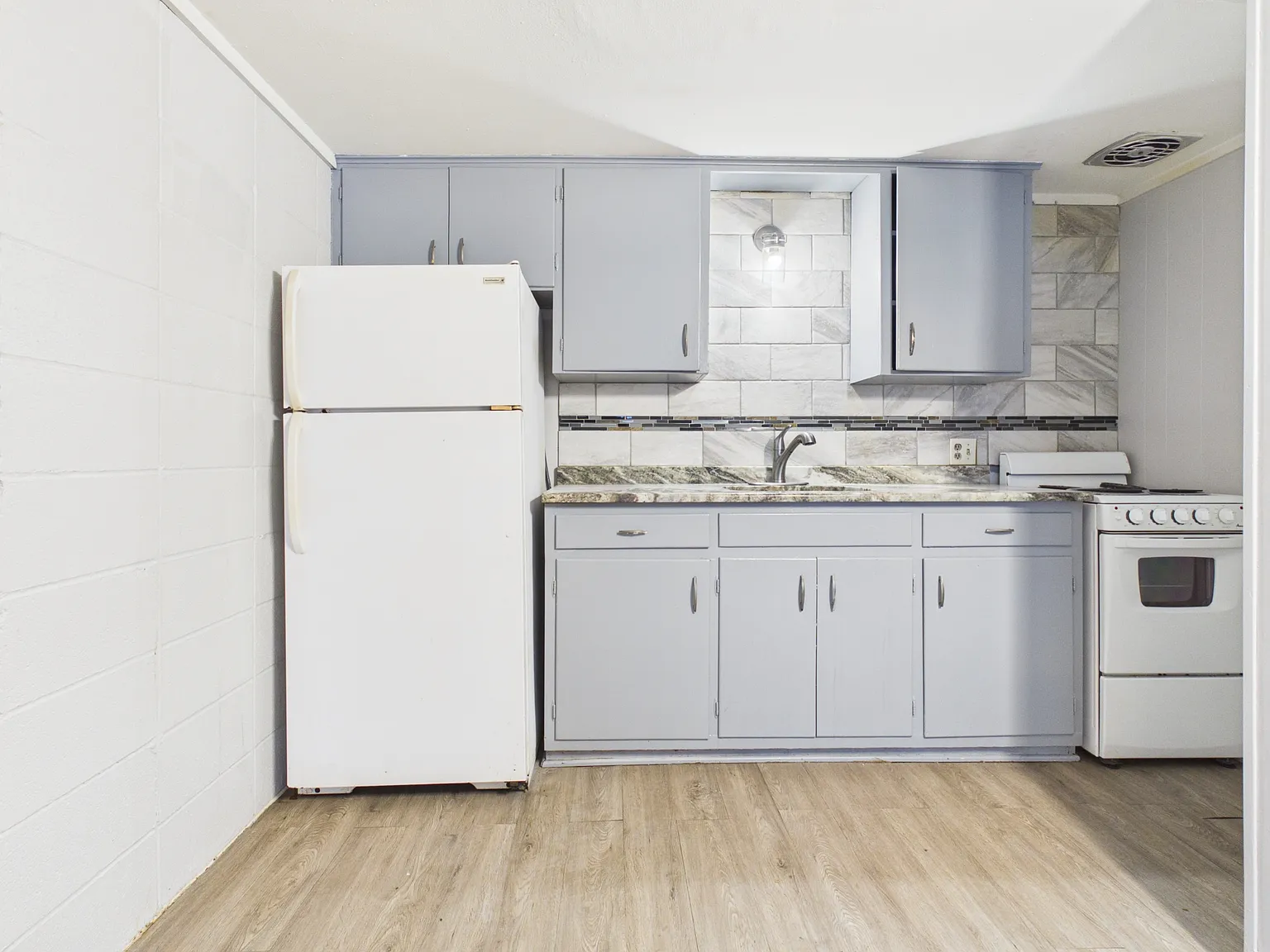312 Ehlinger Dr — Photo 4