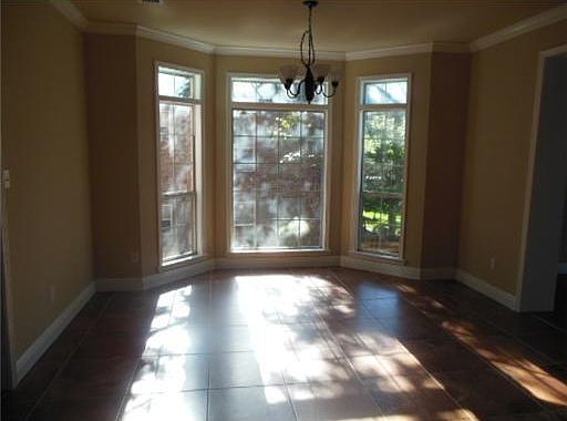 5th image of 3828 Chaumont Cres