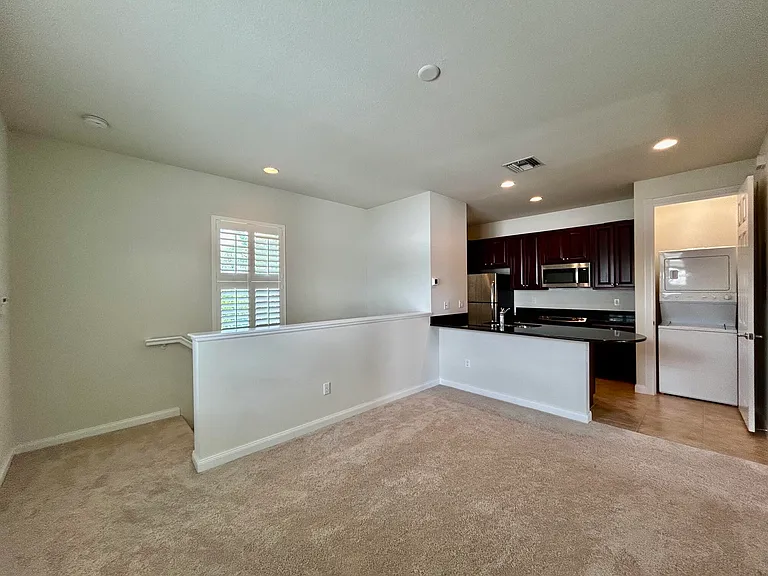 1039 Tiki Dr — Photo 5