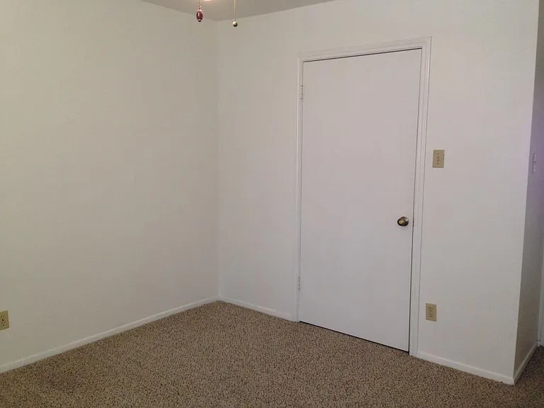 1102 Welsh Ave #C — Photo 9