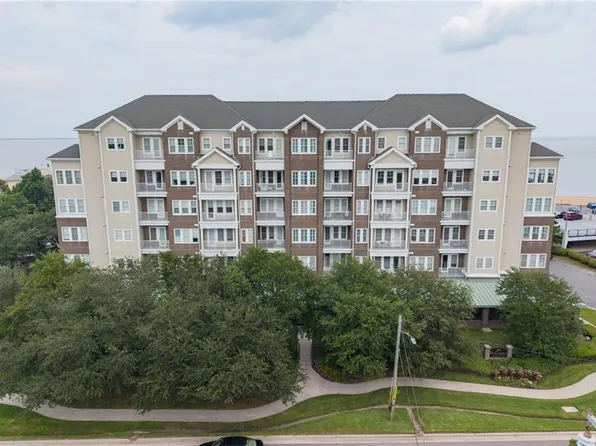 3800 Dupont Cir Unit 206, Virginia Beach, VA 23455