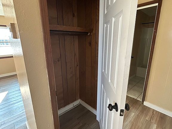 3rd image of 1009 W Broadway St #1