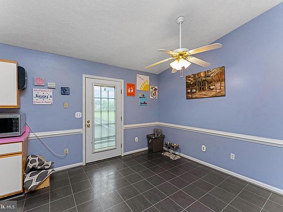 3rd image of 10836 Blake Ln