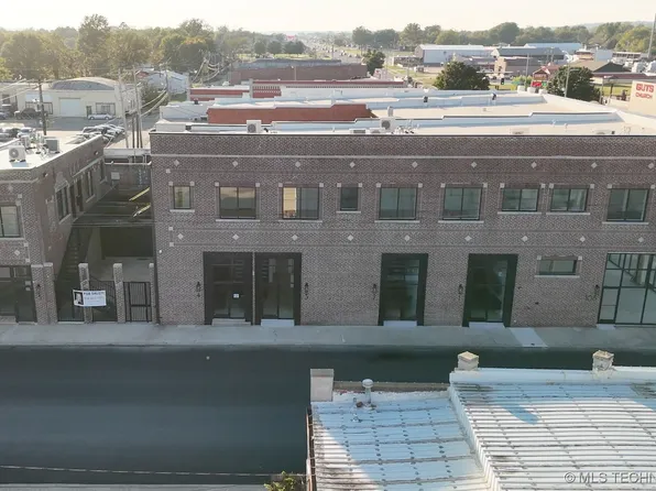 106 S A St #11, Skiatook, OK 74070