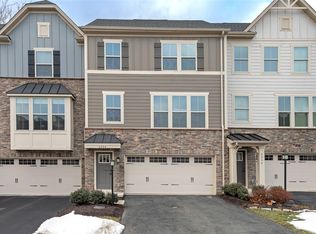 6004 Augusta Ln, Jeannette, PA 15644