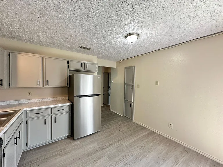 4807 Rainbow Cir — Photo 10