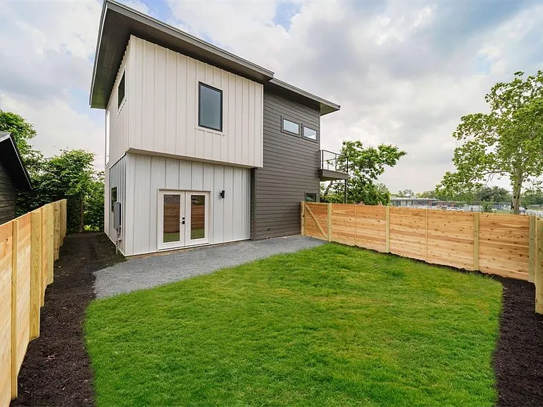 8507 Hathaway Dr #B — Photo 14