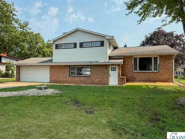 817 Summit Ave, New Ulm, MN 56073