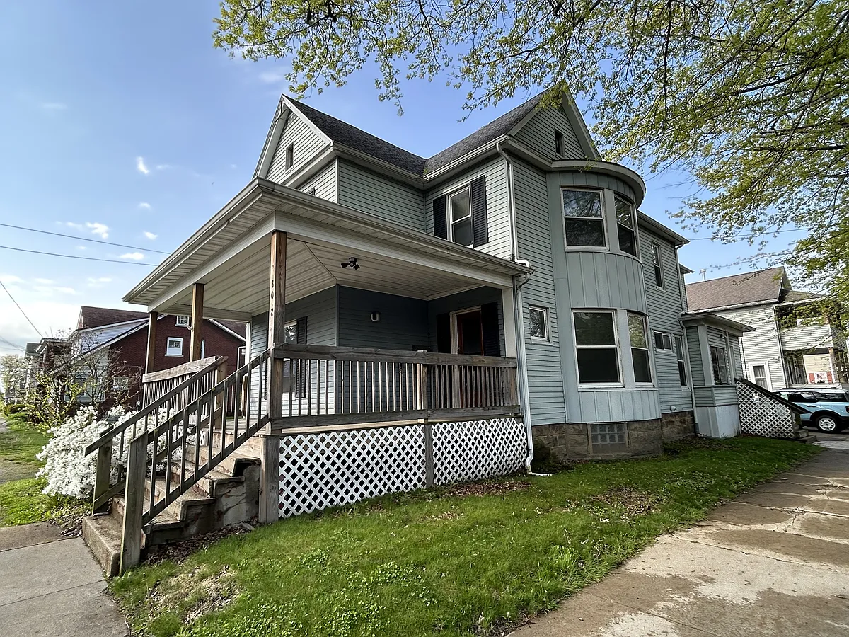 Side of Home - 302 Myrtle St