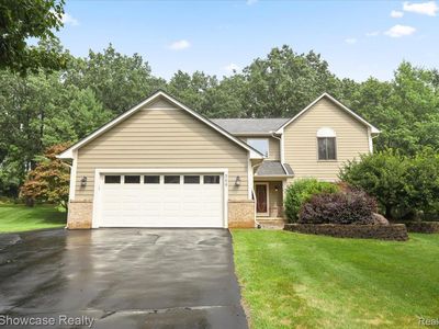 300 Alexander Dr, Commerce Township, MI, 48390