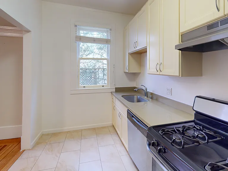 655 Stockton Street — Photo 12