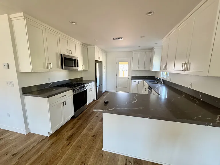 81 Richford Ln — Photo 10