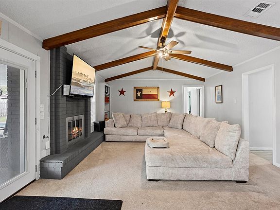 3rd image of 2712 Perry Ln