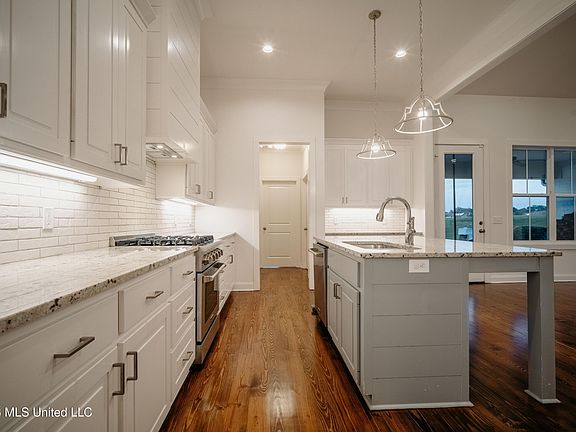 4th image of 159 Camden Lake Dr