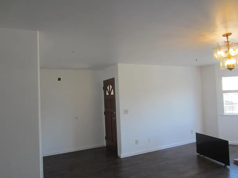 1223 E 15th St #1223 — Photo 15
