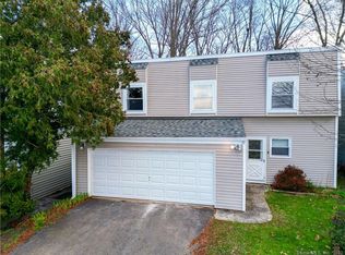 9 Stirling Ct, Middletown, CT 06457