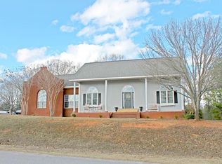 1523 White Cloud Dr, Deatsville, AL 36022