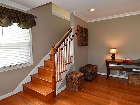 3rd image of 1016 N Jefferson St