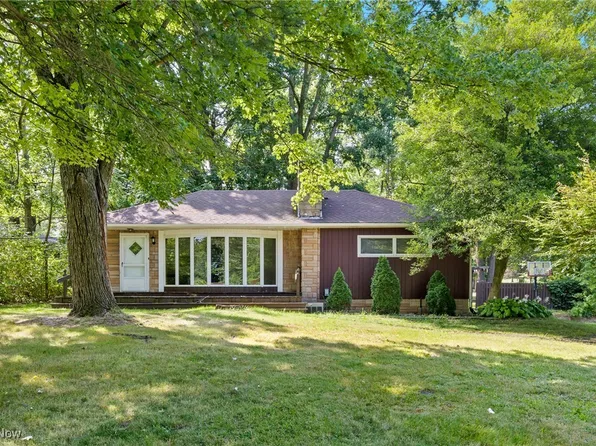 718 Fairwood Rd, New Franklin, OH 44319