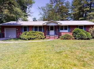 708 Heatherwood Dr, Hendersonville, NC 28792