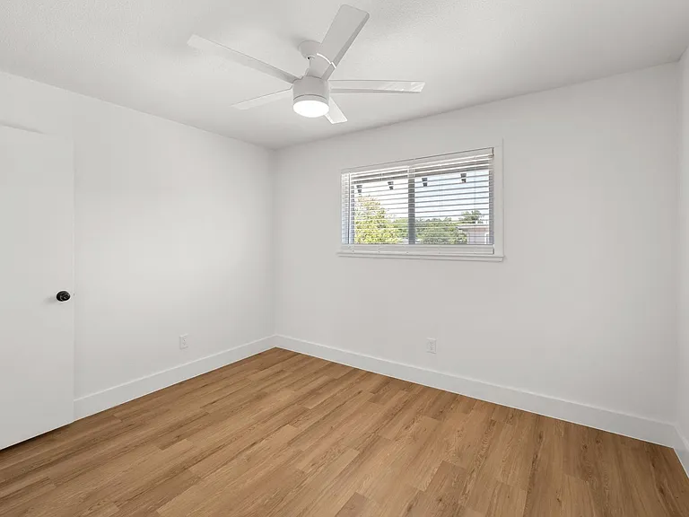 CrestHaus Apartments — Photo 17