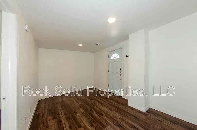 2 bed, 1.0 bath, 765 sqft, $1,250 — Photo 3